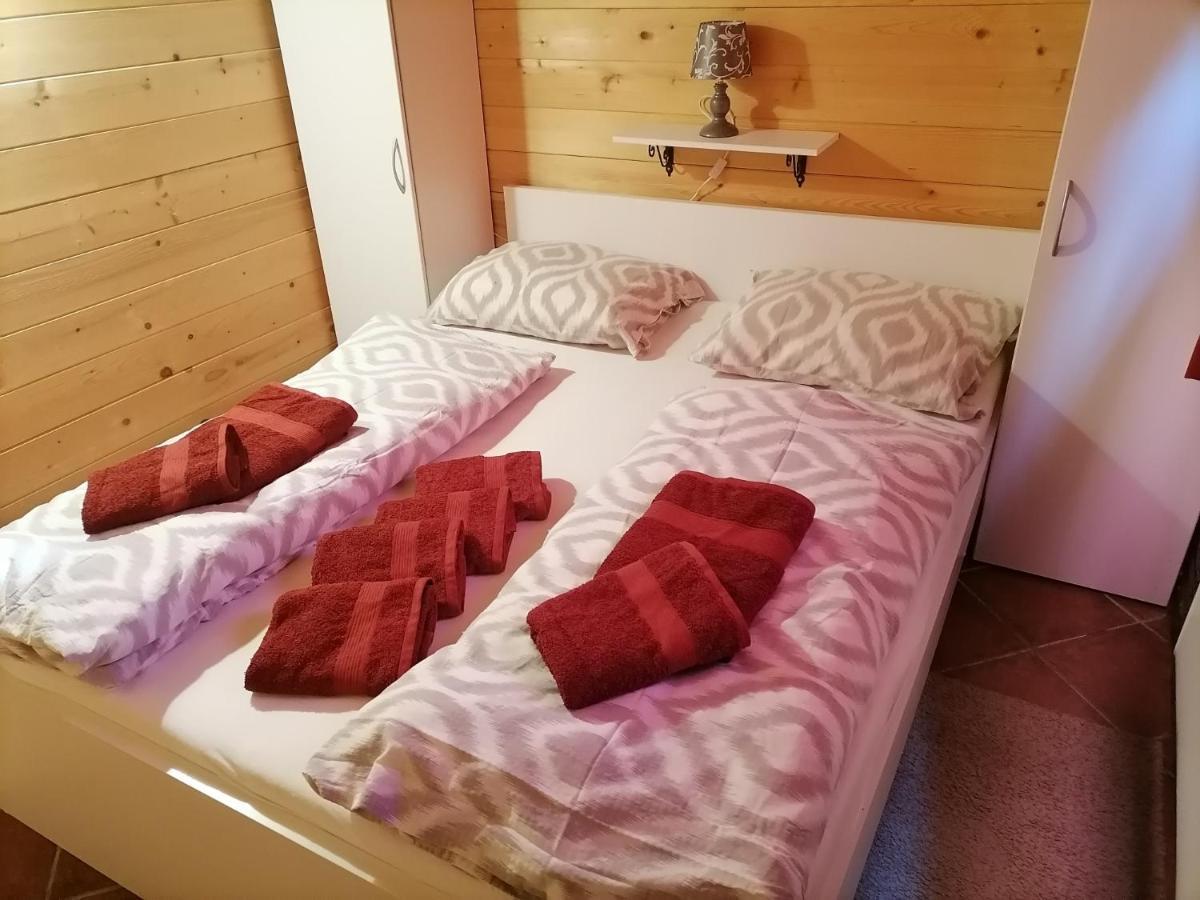 Apartma Suzy Pobegi Dış mekan fotoğraf
